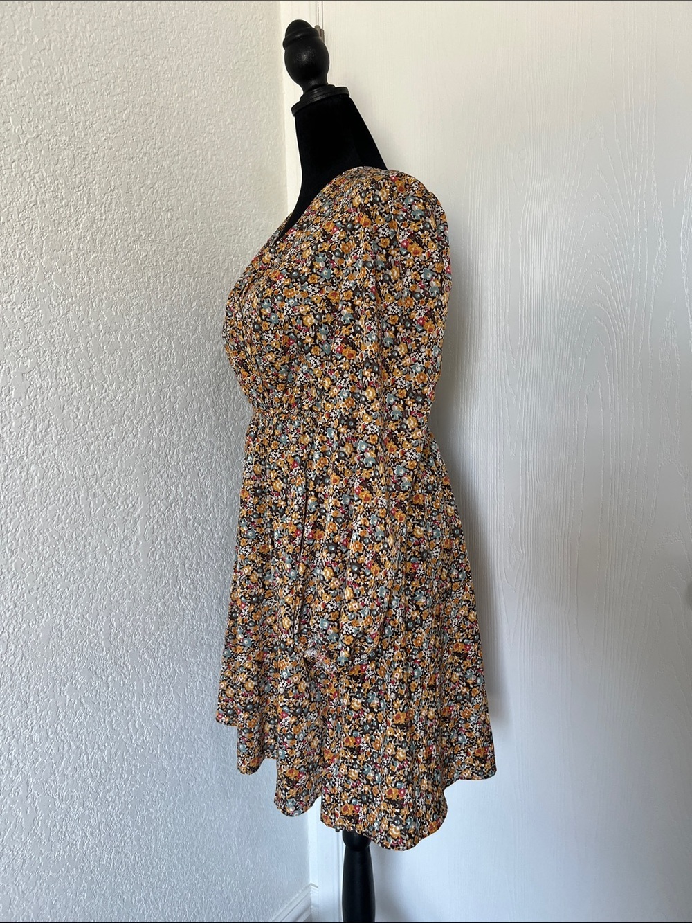 Cupshe Floral Long-Sleeve V-Neck Mini Dress in Mustard Multi - Picture 4 of 6